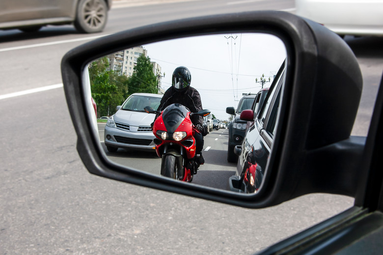 Motards / Circulation interfiles : Qui est responsable en cas d'accident ?